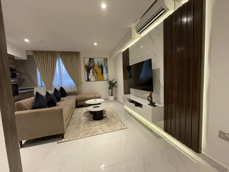 Lovely 3-Bedroom Apartment thumbnail 2