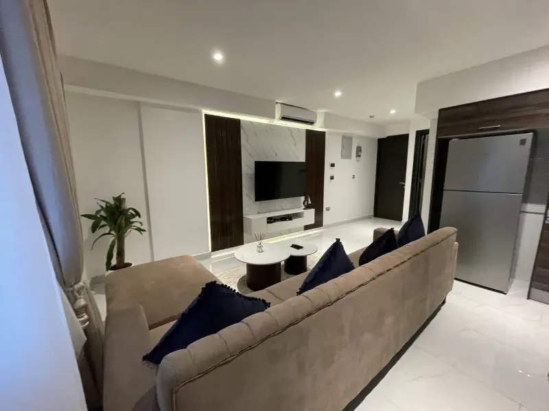 Lovely 3-Bedroom Apartment thumbnail 3