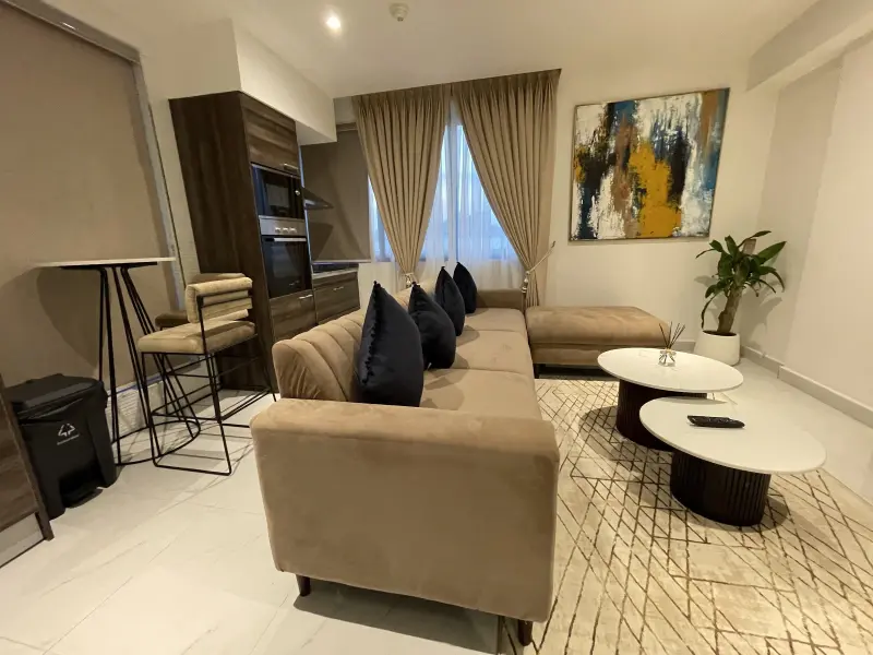 Lovely 3-Bedroom Apartment thumbnail 4