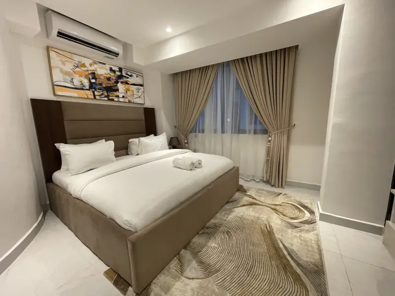 Lovely 3-Bedroom Apartment thumbnail 5
